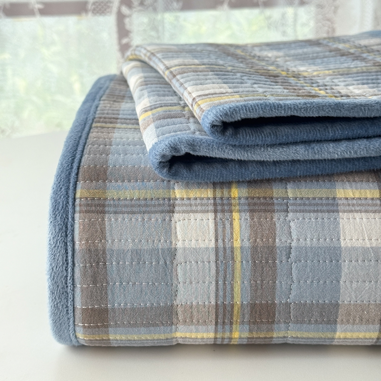 91家纺网 家纺一手货源 找家纺 简宜家居（朝初家纺） 2025新款全棉纯棉色织水洗棉床盖 写意格蓝