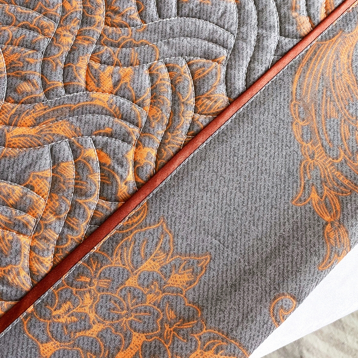 91家纺网 家纺一手货源 找家纺 畅畅家纺 2025春夏款13372全棉纯棉活性印花床盖夹棉加厚绗缝防滑床罩 布鲁斯