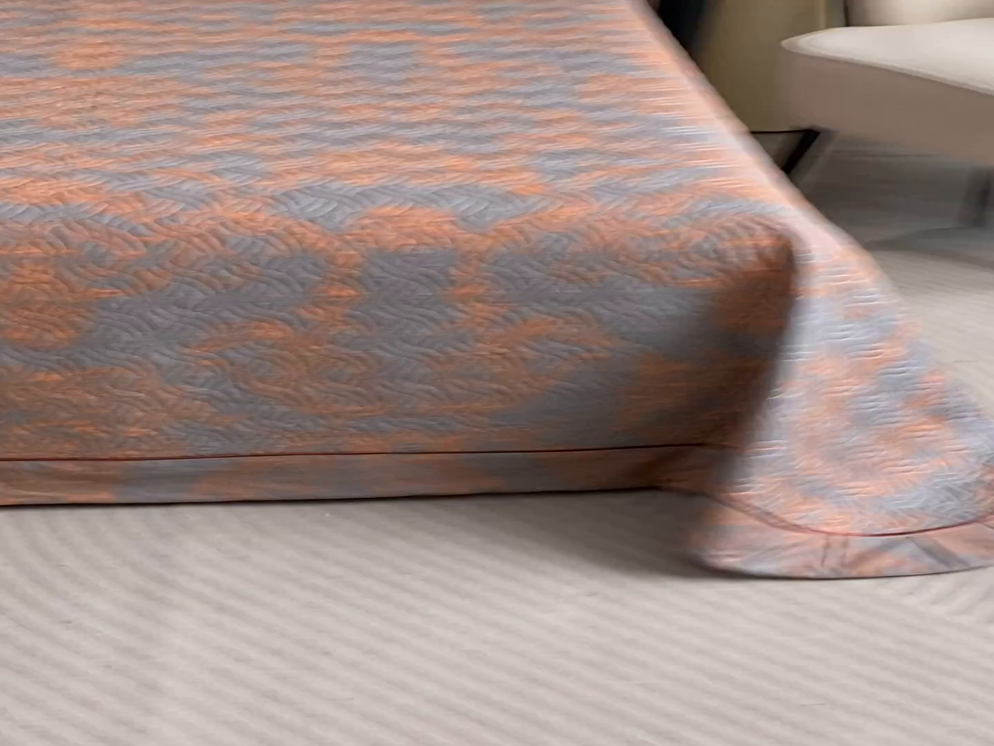 91家纺网 家纺一手货源 找家纺 畅畅家纺 2025春夏款13372全棉纯棉活性印花床盖夹棉加厚绗缝防滑床罩 布鲁斯