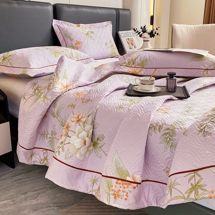 91家纺网 家纺一手货源 找家纺 畅畅家纺 2025春夏款13372全棉纯棉活性印花床盖夹棉加厚绗缝防滑床罩 春盛-紫