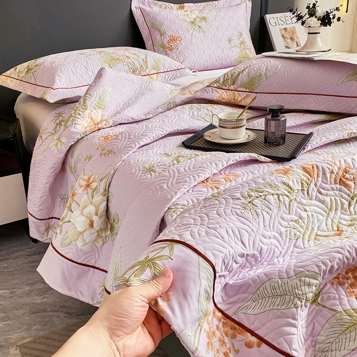 91家纺网 家纺一手货源 找家纺 畅畅家纺 2025春夏款13372全棉纯棉活性印花床盖夹棉加厚绗缝防滑床罩 春盛-紫