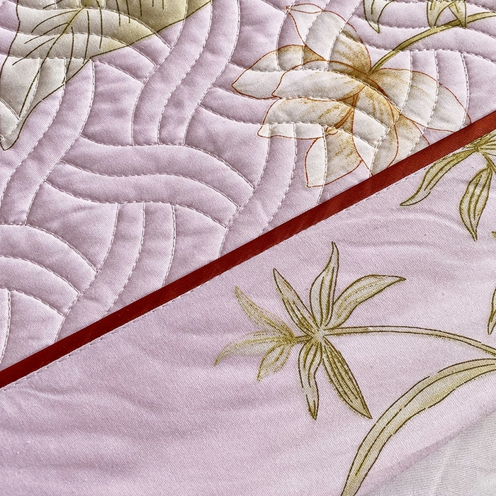 91家纺网 家纺一手货源 找家纺 畅畅家纺 2025春夏款13372全棉纯棉活性印花床盖夹棉加厚绗缝防滑床罩 春盛-紫