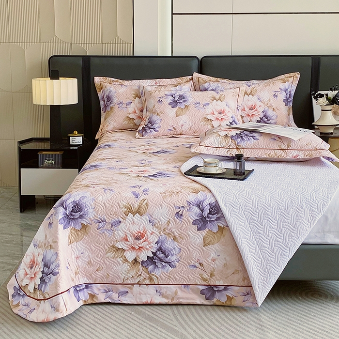 91家纺网 家纺一手货源 找家纺 畅畅家纺 2025春夏款13372全棉纯棉活性印花床盖夹棉加厚绗缝防滑床罩 花几度