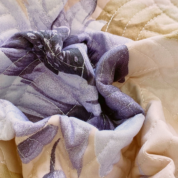 91家纺网 家纺一手货源 找家纺 畅畅家纺 2025春夏款13372全棉纯棉活性印花床盖夹棉加厚绗缝防滑床罩 花几度