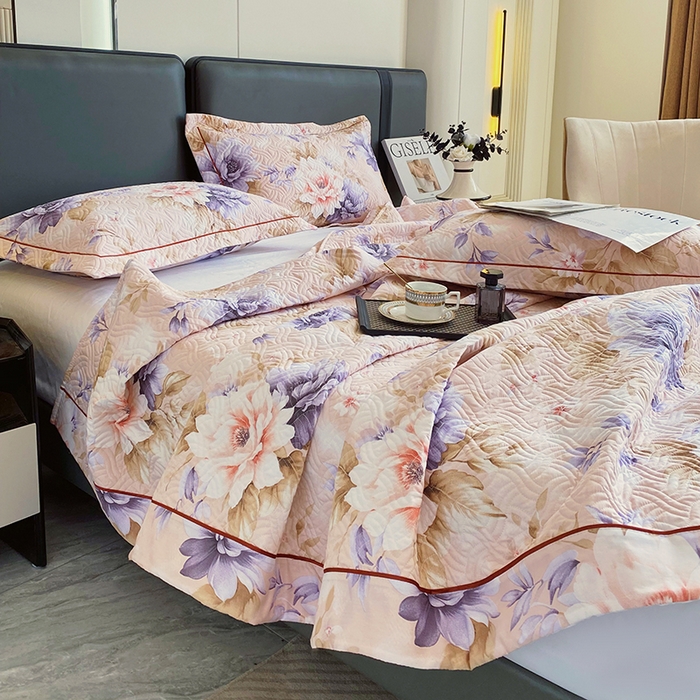 91家纺网 家纺一手货源 找家纺 畅畅家纺 2025春夏款13372全棉纯棉活性印花床盖夹棉加厚绗缝防滑床罩 花几度