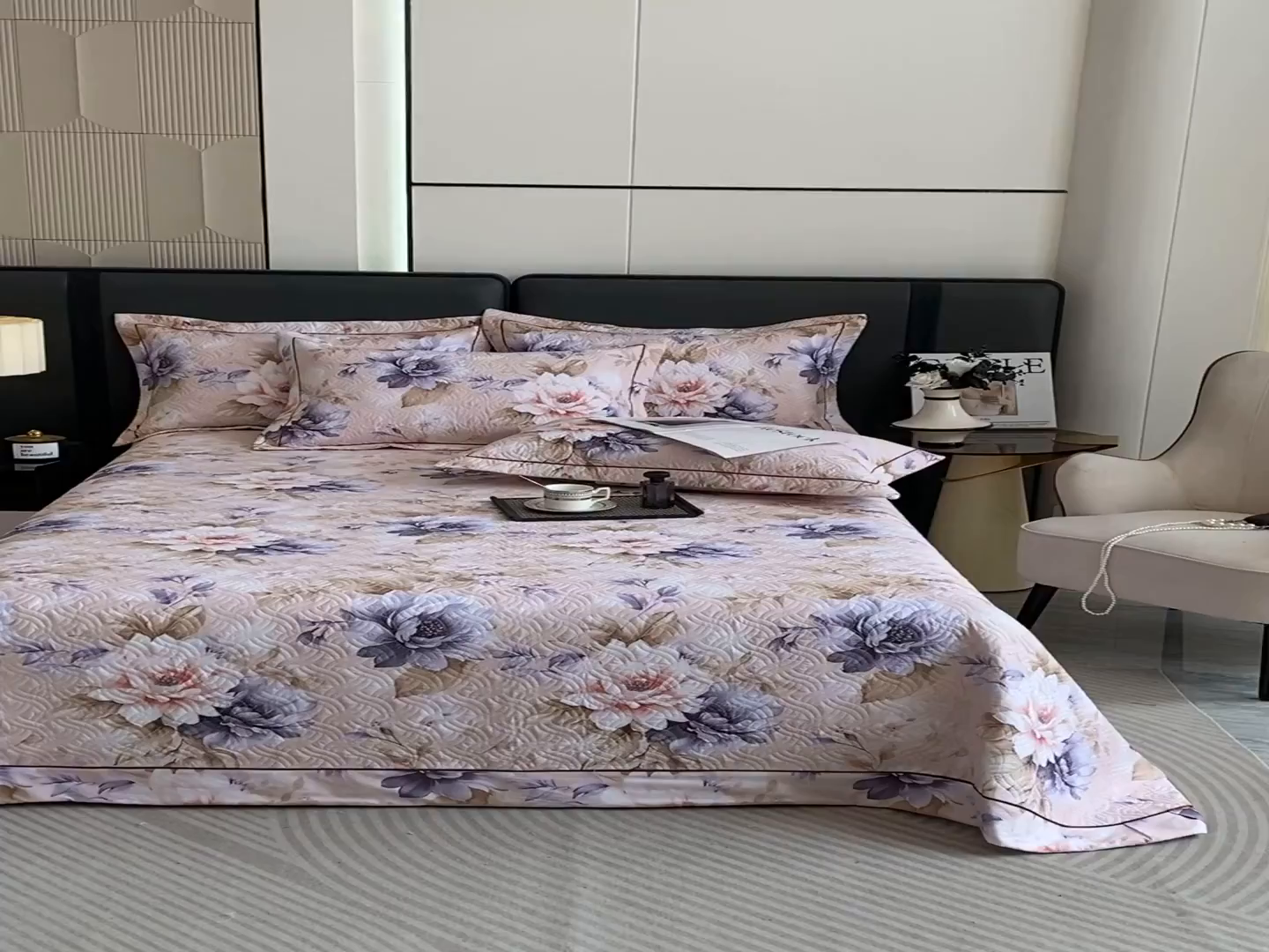 91家纺网 家纺一手货源 找家纺 畅畅家纺 2025春夏款13372全棉纯棉活性印花床盖夹棉加厚绗缝防滑床罩 花几度