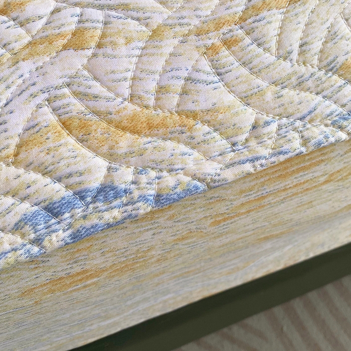 91家纺网 家纺一手货源 找家纺 畅畅家纺 2025春夏款13372全棉纯棉活性印花床盖夹棉加厚绗缝防滑床罩 简兮