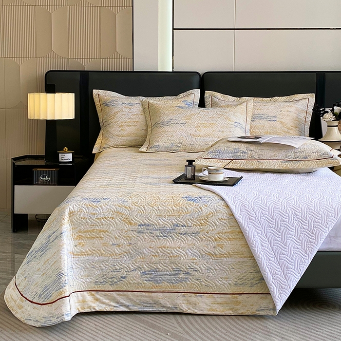 91家纺网 家纺一手货源 找家纺 畅畅家纺 2025春夏款13372全棉纯棉活性印花床盖夹棉加厚绗缝防滑床罩 简兮