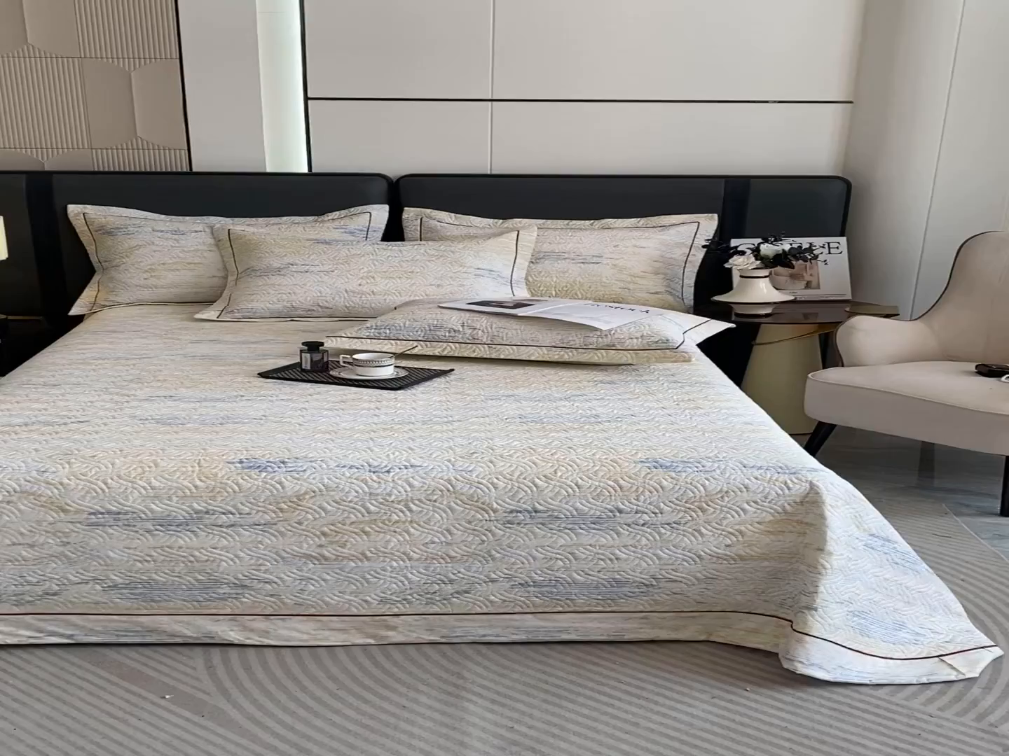 91家纺网 家纺一手货源 找家纺 畅畅家纺 2025春夏款13372全棉纯棉活性印花床盖夹棉加厚绗缝防滑床罩 简兮