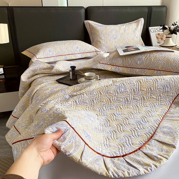 91家纺网 家纺一手货源 找家纺 畅畅家纺 2025春夏款13372全棉纯棉活性印花床盖夹棉加厚绗缝防滑床罩 米拉