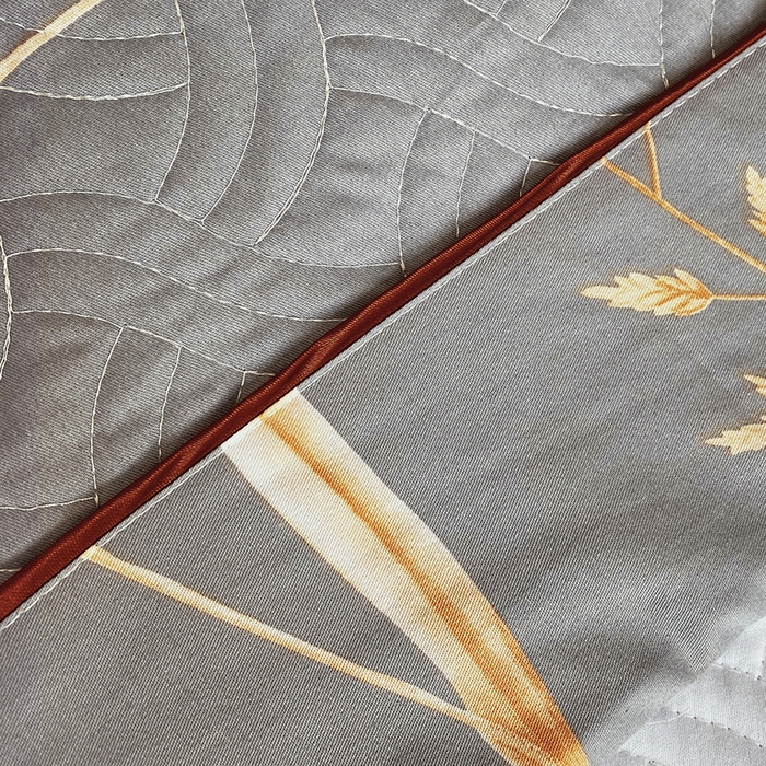 91家纺网 家纺一手货源 找家纺 畅畅家纺 2025春夏款13372全棉纯棉活性印花床盖夹棉加厚绗缝防滑床罩 米洛灰