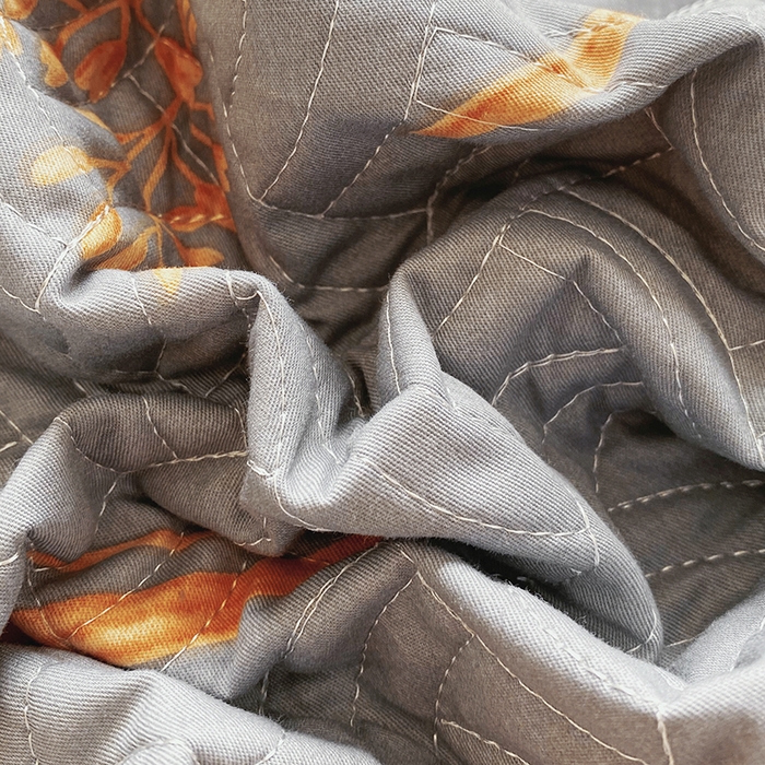 91家纺网 家纺一手货源 找家纺 畅畅家纺 2025春夏款13372全棉纯棉活性印花床盖夹棉加厚绗缝防滑床罩 米洛灰