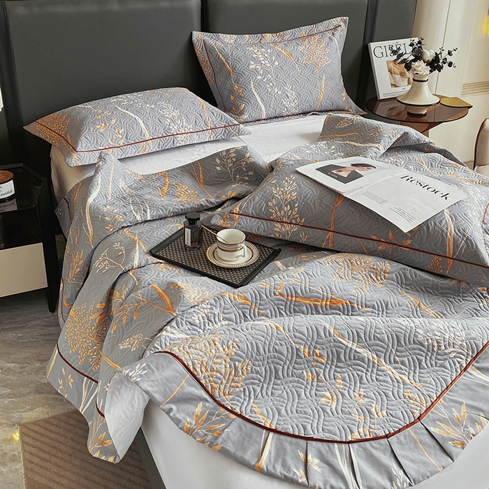 91家纺网 家纺一手货源 找家纺 畅畅家纺 2025春夏款13372全棉纯棉活性印花床盖夹棉加厚绗缝防滑床罩 米洛灰