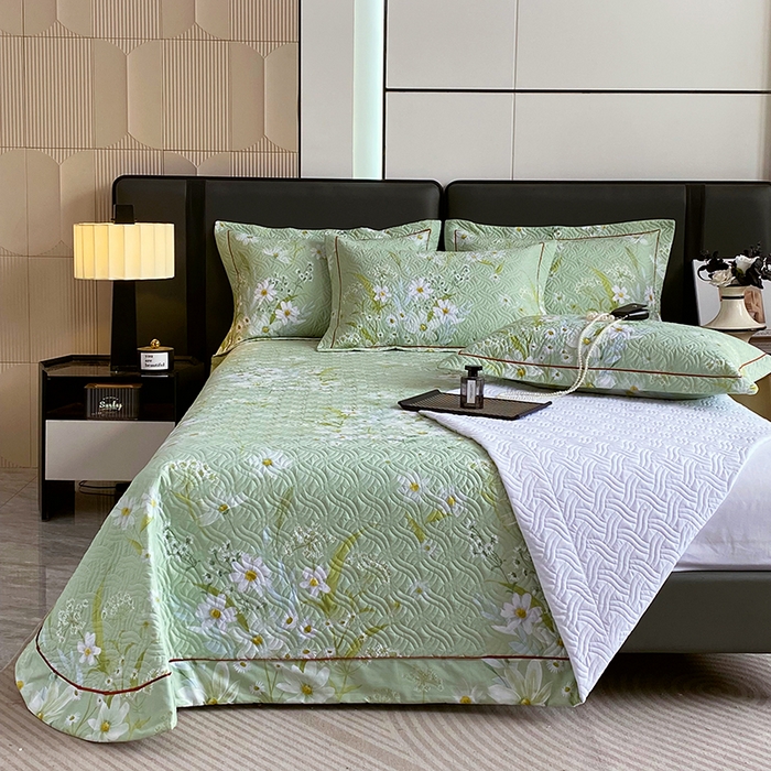 91家纺网 家纺一手货源 找家纺 畅畅家纺 2025春夏款13372全棉纯棉活性印花床盖夹棉加厚绗缝防滑床罩 芊朵绿