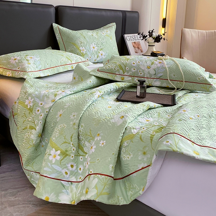 91家纺网 家纺一手货源 找家纺 畅畅家纺 2025春夏款13372全棉纯棉活性印花床盖夹棉加厚绗缝防滑床罩 芊朵绿