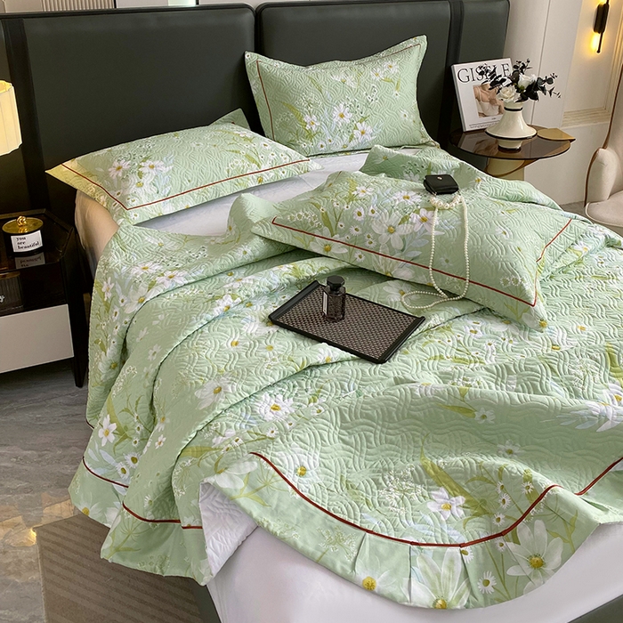 91家纺网 家纺一手货源 找家纺 畅畅家纺 2025春夏款13372全棉纯棉活性印花床盖夹棉加厚绗缝防滑床罩 芊朵绿