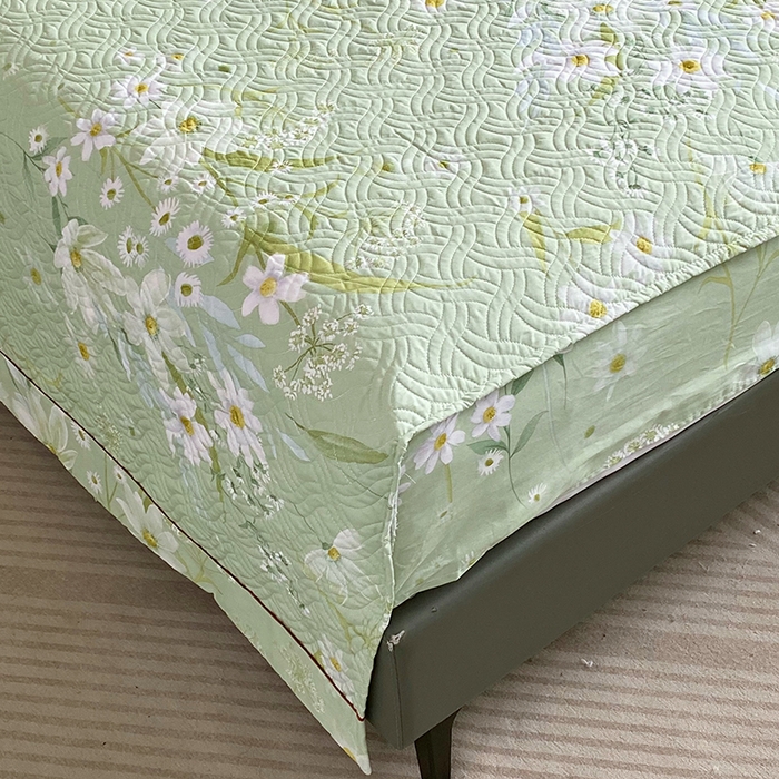 91家纺网 家纺一手货源 找家纺 畅畅家纺 2025春夏款13372全棉纯棉活性印花床盖夹棉加厚绗缝防滑床罩 芊朵绿