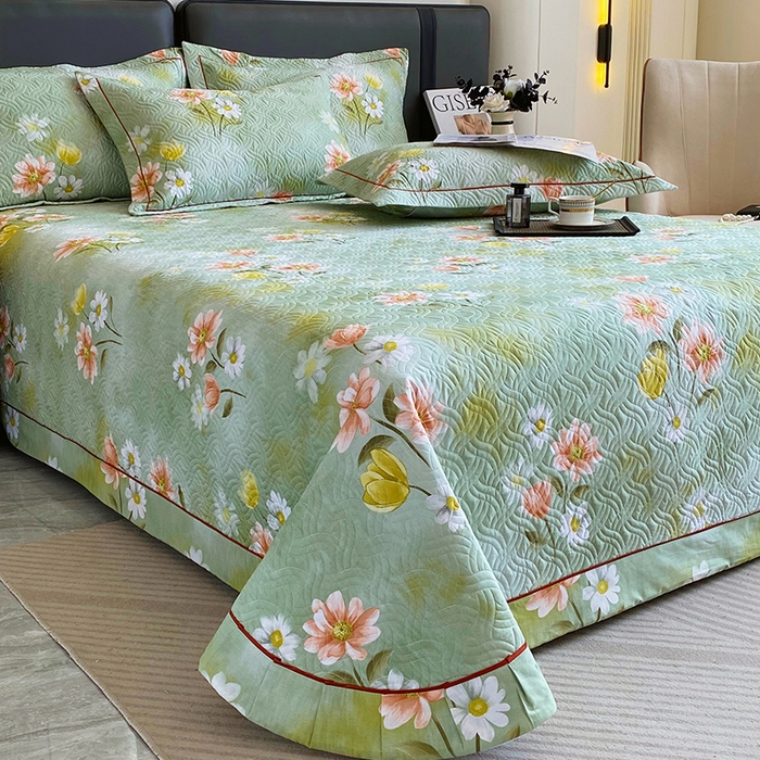 91家纺网 家纺一手货源 找家纺 畅畅家纺 2025春夏款13372全棉纯棉活性印花床盖夹棉加厚绗缝防滑床罩 邂逅