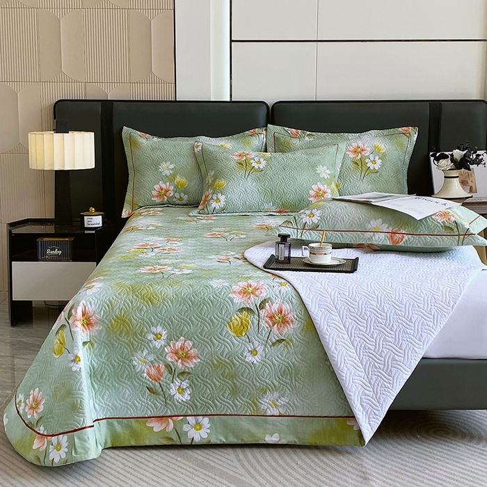 91家纺网 家纺一手货源 找家纺 畅畅家纺 2025春夏款13372全棉纯棉活性印花床盖夹棉加厚绗缝防滑床罩 邂逅