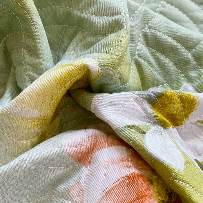 91家纺网 家纺一手货源 找家纺 畅畅家纺 2025春夏款13372全棉纯棉活性印花床盖夹棉加厚绗缝防滑床罩 邂逅