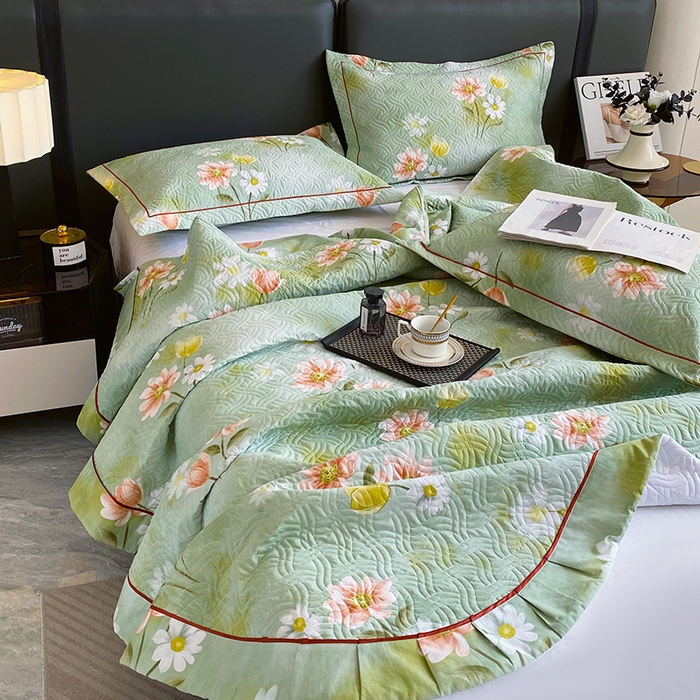 91家纺网 家纺一手货源 找家纺 畅畅家纺 2025春夏款13372全棉纯棉活性印花床盖夹棉加厚绗缝防滑床罩 邂逅