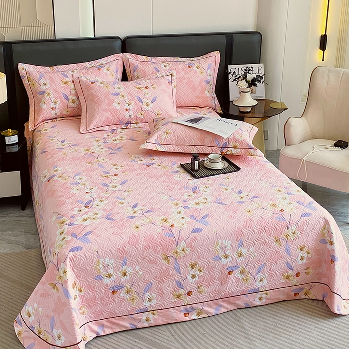 91家纺网 家纺一手货源 找家纺 畅畅家纺 2025春夏款13372全棉纯棉活性印花床盖夹棉加厚绗缝防滑床罩 杏绘-粉