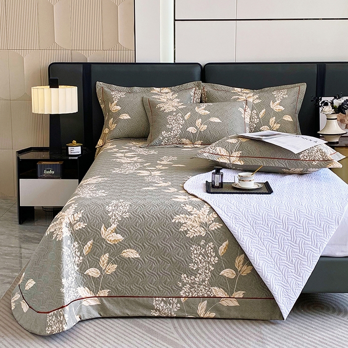 91家纺网 家纺一手货源 找家纺 畅畅家纺 2025春夏款13372全棉纯棉活性印花床盖夹棉加厚绗缝防滑床罩 枝繁叶茂灰