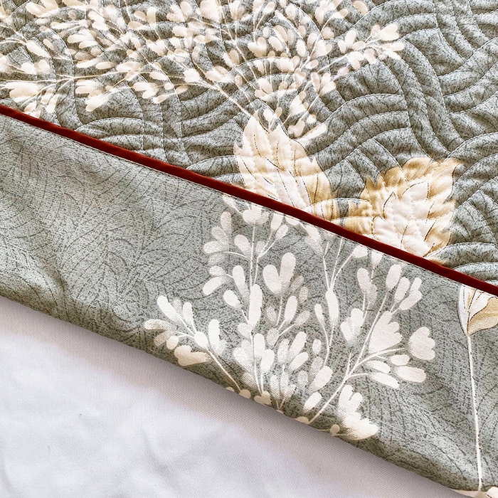 91家纺网 家纺一手货源 找家纺 畅畅家纺 2025春夏款13372全棉纯棉活性印花床盖夹棉加厚绗缝防滑床罩 枝繁叶茂灰