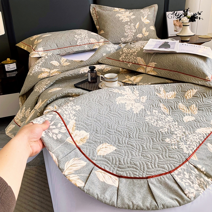91家纺网 家纺一手货源 找家纺 畅畅家纺 2025春夏款13372全棉纯棉活性印花床盖夹棉加厚绗缝防滑床罩 枝繁叶茂灰
