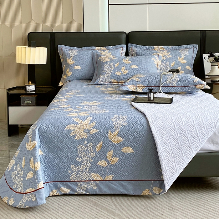 91家纺网 家纺一手货源 找家纺 畅畅家纺 2025春夏款13372全棉纯棉活性印花床盖夹棉加厚绗缝防滑床罩 枝繁叶茂蓝