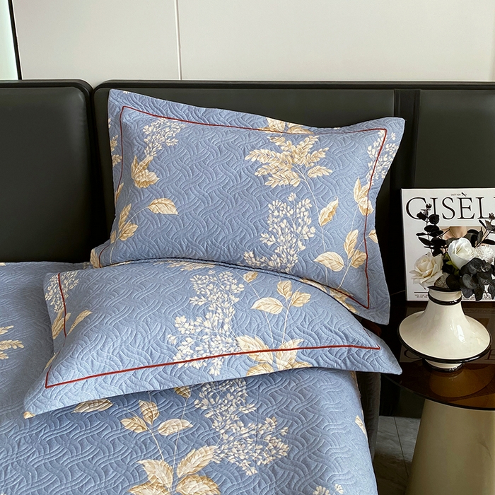 91家纺网 家纺一手货源 找家纺 畅畅家纺 2025春夏款13372全棉纯棉活性印花床盖夹棉加厚绗缝防滑床罩 枝繁叶茂蓝