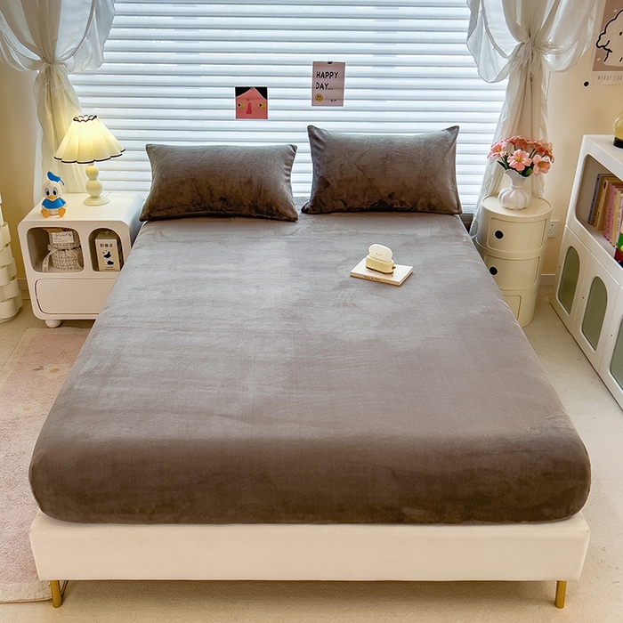 91家纺网 家纺一手货源 找家纺 （总）丽美人家纺 2025秋冬新款牛奶绒纯色单床笠