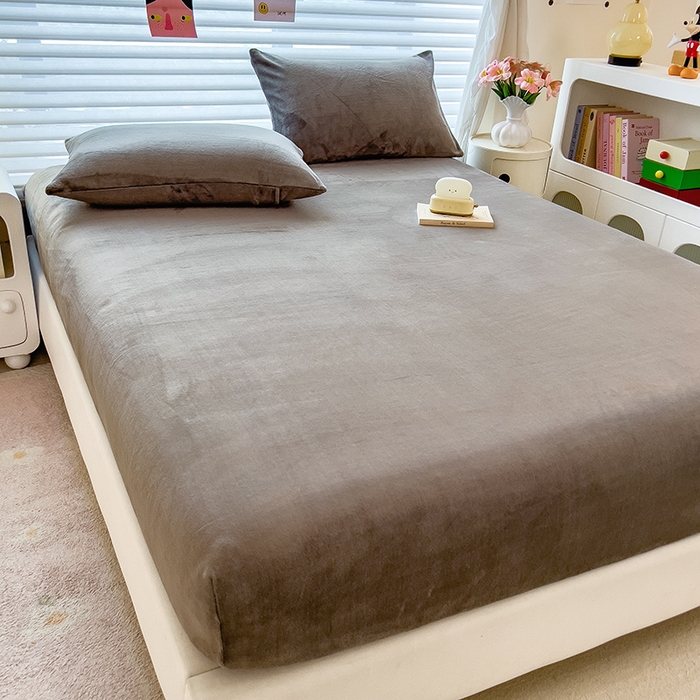 91家纺网 家纺一手货源 找家纺 （总）丽美人家纺 2025秋冬新款牛奶绒纯色单床笠