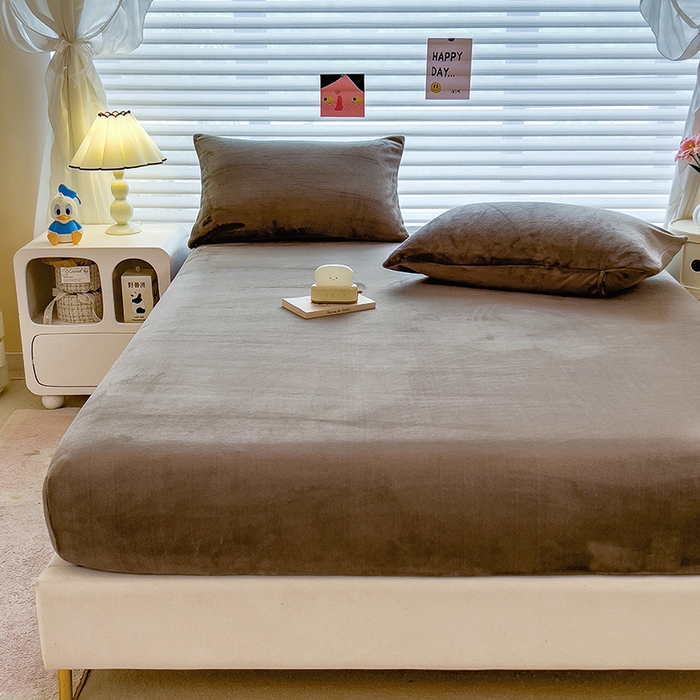 91家纺网 家纺一手货源 找家纺 （总）丽美人家纺 2025秋冬新款牛奶绒纯色单床笠