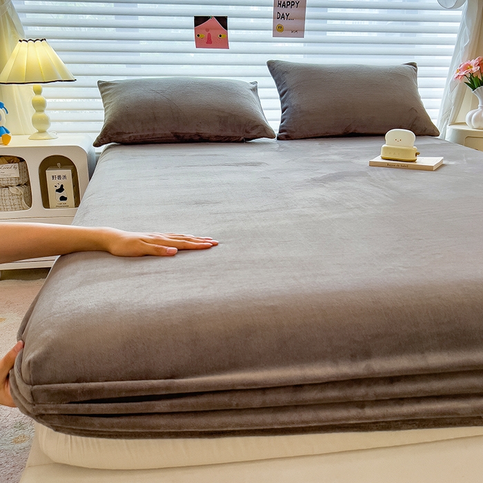 91家纺网 家纺一手货源 找家纺 （总）丽美人家纺 2025秋冬新款牛奶绒纯色单床笠