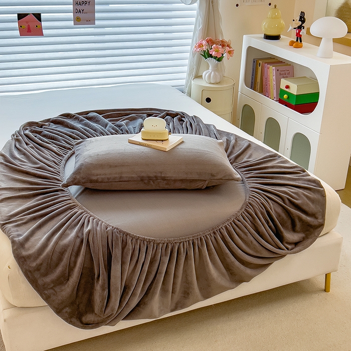 91家纺网 家纺一手货源 找家纺 （总）丽美人家纺 2025秋冬新款牛奶绒纯色单床笠