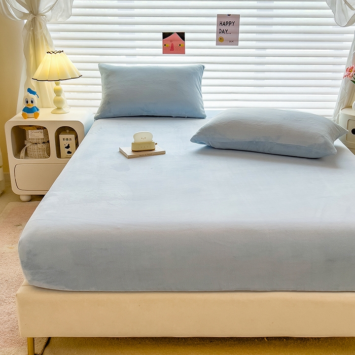 91家纺网 家纺一手货源 找家纺 丽美人家纺 2025秋冬新款牛奶绒纯色单床笠 海天蓝