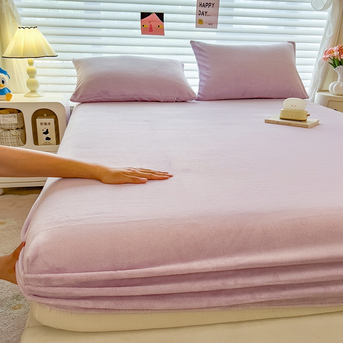 91家纺网 家纺一手货源 找家纺 丽美人家纺 2025秋冬新款牛奶绒纯色单床笠 蔷薇紫