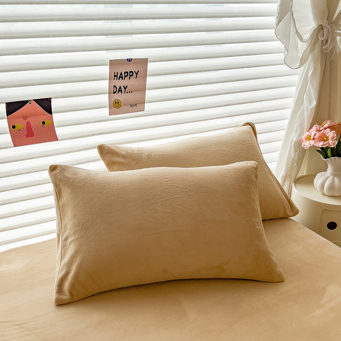 91家纺网 家纺一手货源 找家纺 丽美人家纺 2025秋冬新款牛奶绒纯色单床笠 鸭嘴咖