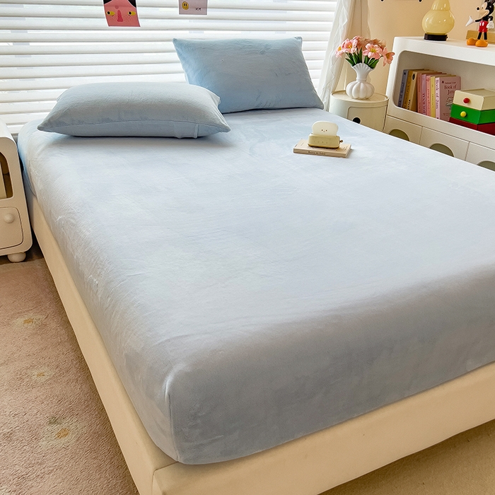 91家纺网 家纺一手货源 找家纺 丽美人家纺 2025秋冬新款牛奶绒纯色单床笠 海天蓝