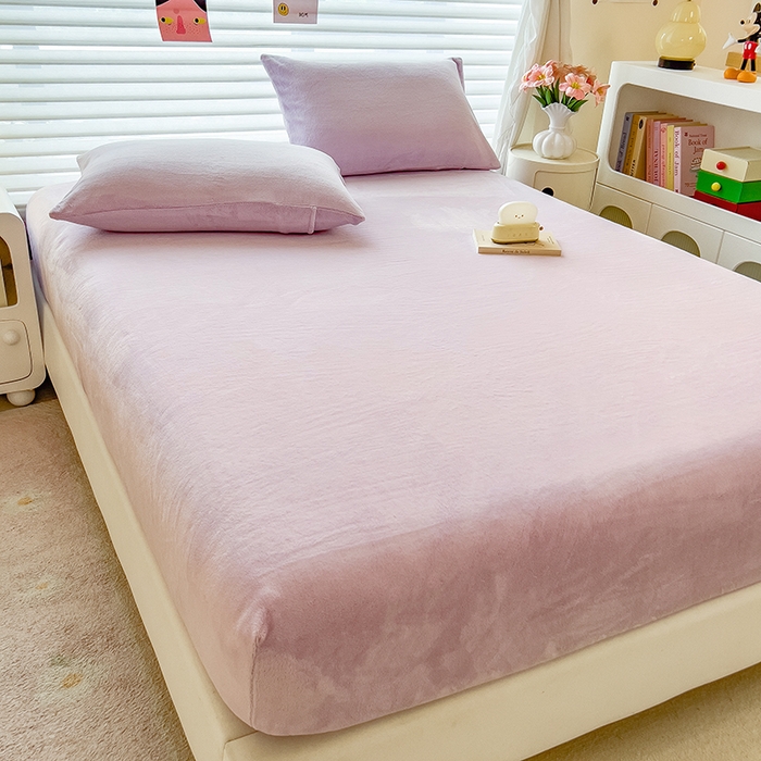 91家纺网 家纺一手货源 找家纺 丽美人家纺 2025秋冬新款牛奶绒纯色单床笠 蔷薇紫