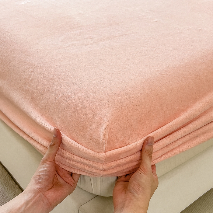 91家纺网 家纺一手货源 找家纺 丽美人家纺 2025秋冬新款牛奶绒纯色单床笠 杜鹃粉