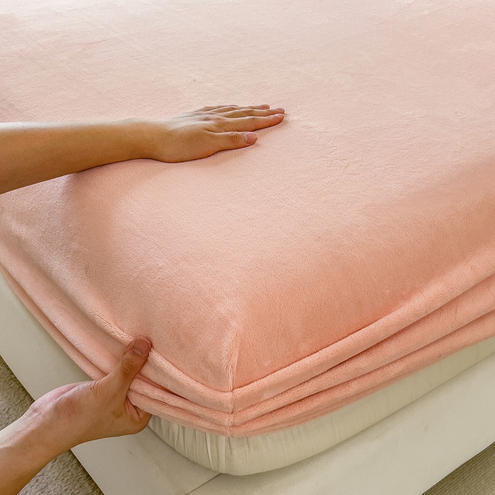 91家纺网 家纺一手货源 找家纺 丽美人家纺 2025秋冬新款牛奶绒纯色单床笠 杜鹃粉