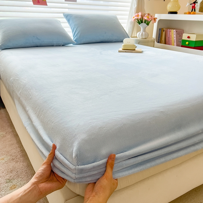 91家纺网 家纺一手货源 找家纺 丽美人家纺 2025秋冬新款牛奶绒纯色单床笠 海天蓝