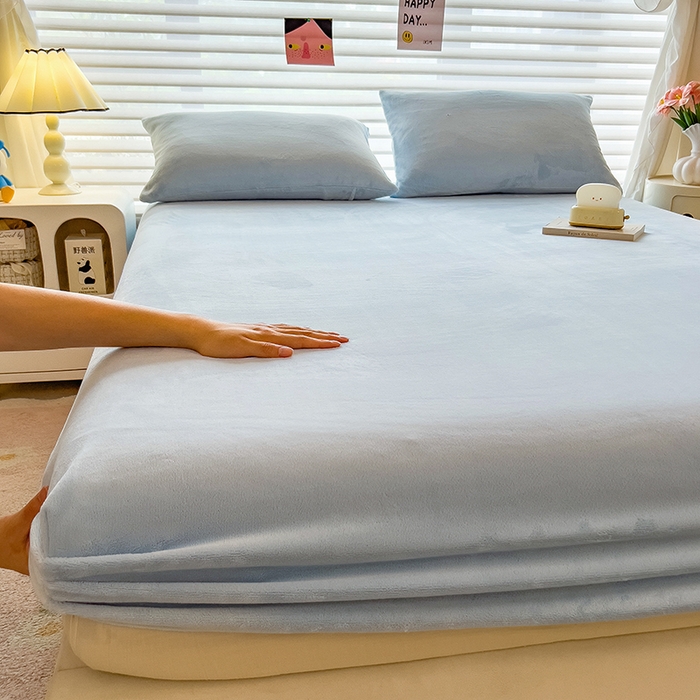 91家纺网 家纺一手货源 找家纺 丽美人家纺 2025秋冬新款牛奶绒纯色单床笠 海天蓝