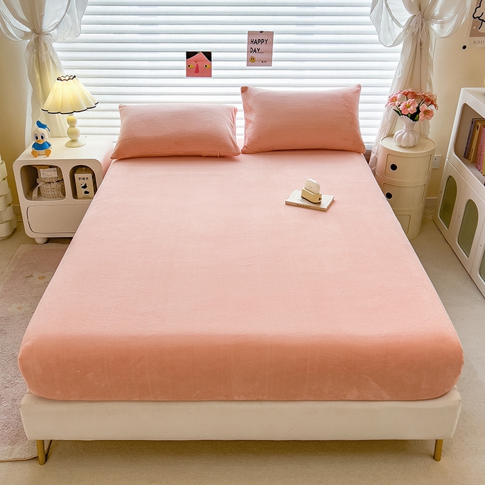 91家纺网 家纺一手货源 找家纺 丽美人家纺 2025秋冬新款牛奶绒纯色单床笠 杜鹃粉