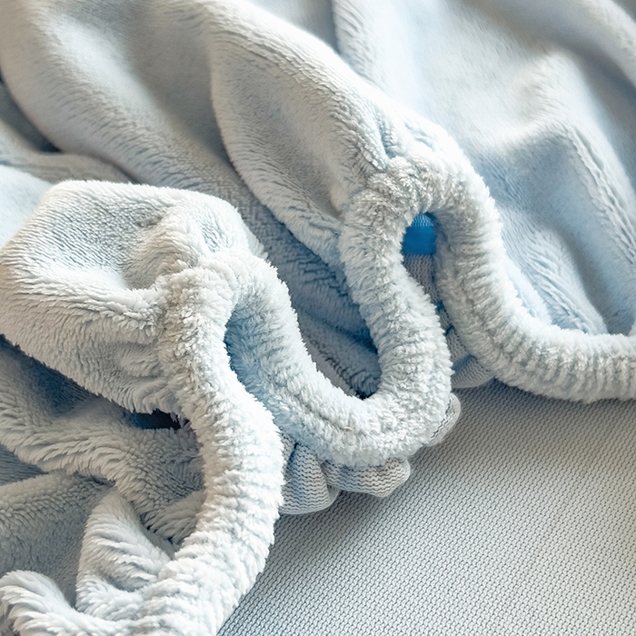 91家纺网 家纺一手货源 找家纺 丽美人家纺 2025秋冬新款牛奶绒纯色单床笠 海天蓝