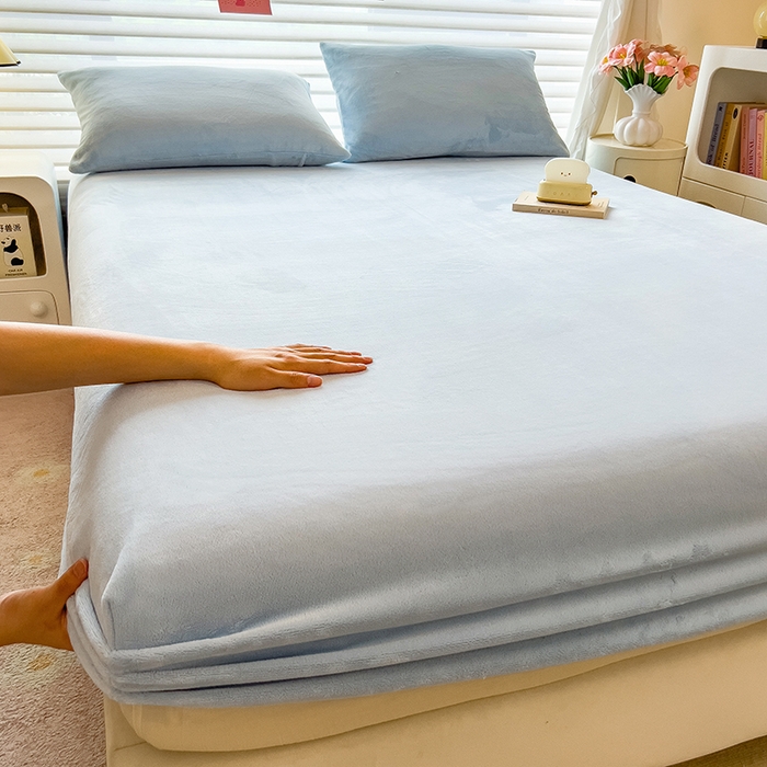 91家纺网 家纺一手货源 找家纺 丽美人家纺 2025秋冬新款牛奶绒纯色单床笠 海天蓝