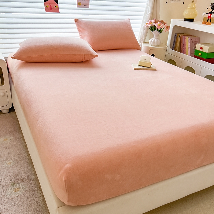 91家纺网 家纺一手货源 找家纺 丽美人家纺 2025秋冬新款牛奶绒纯色单床笠 杜鹃粉