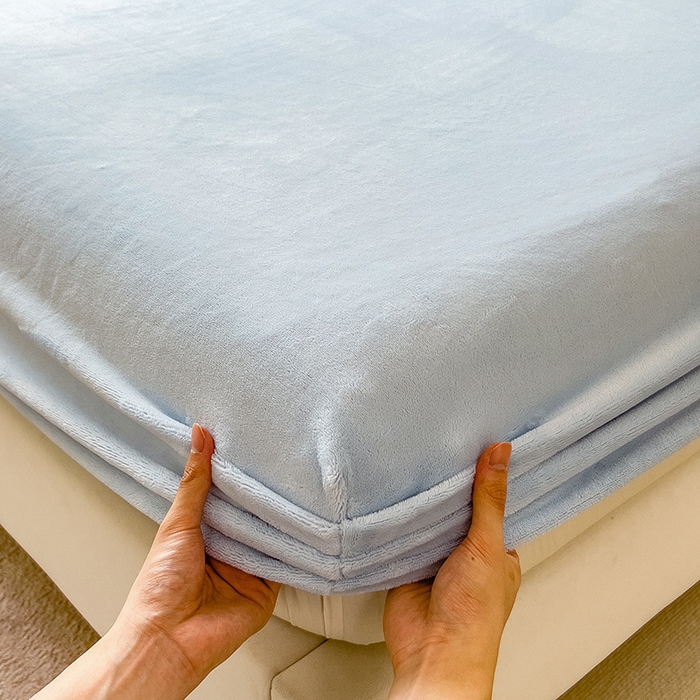 91家纺网 家纺一手货源 找家纺 丽美人家纺 2025秋冬新款牛奶绒纯色单床笠 海天蓝